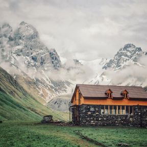 10 ადგილი საქართველოში, სადაც უნდა დარჩე, თუ მთები გიყვარს
